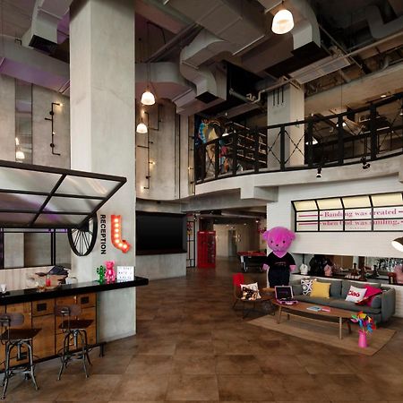 Moxy Bandung Hotell Exteriör bild