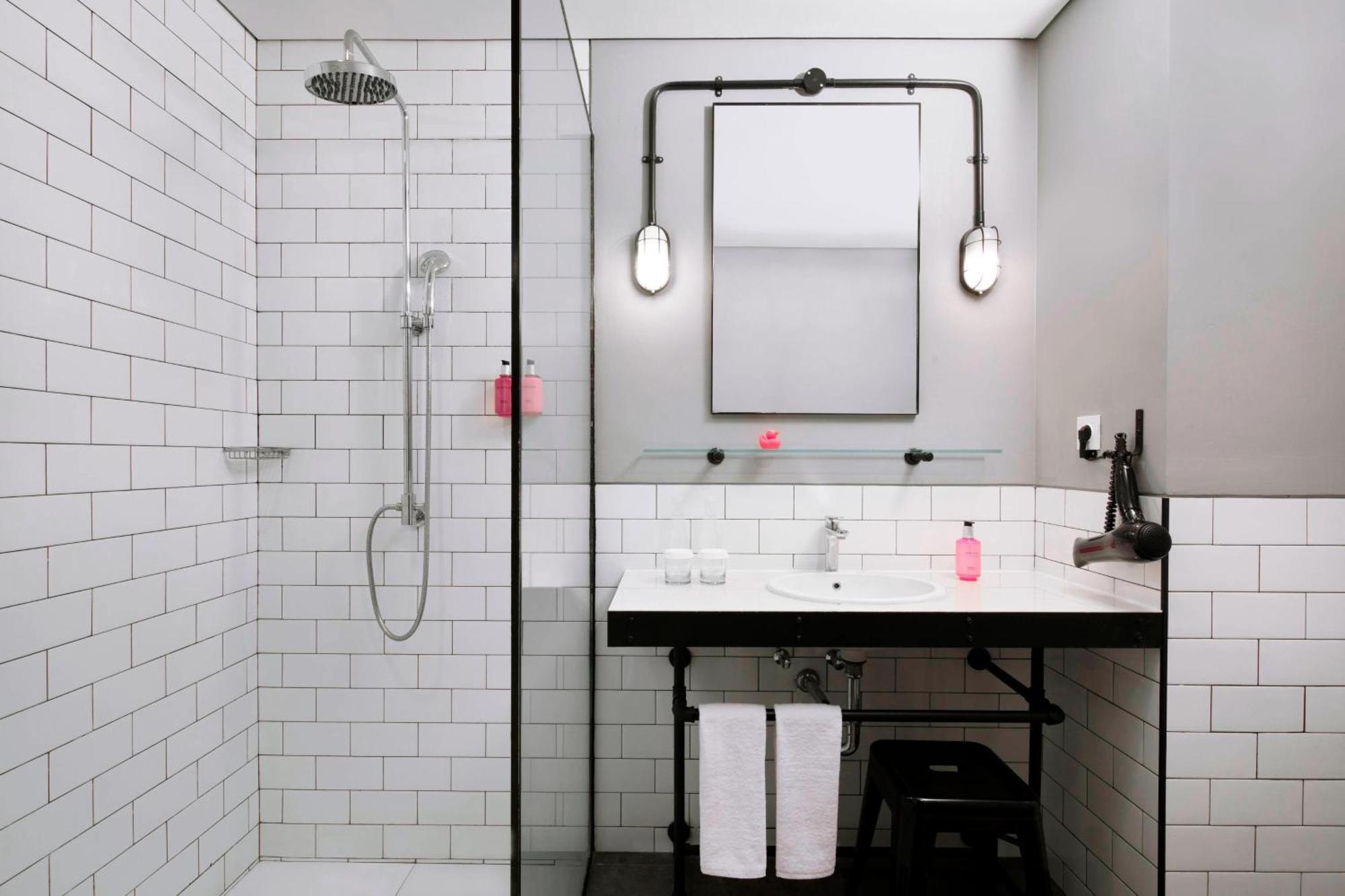 Moxy Bandung Hotell Exteriör bild