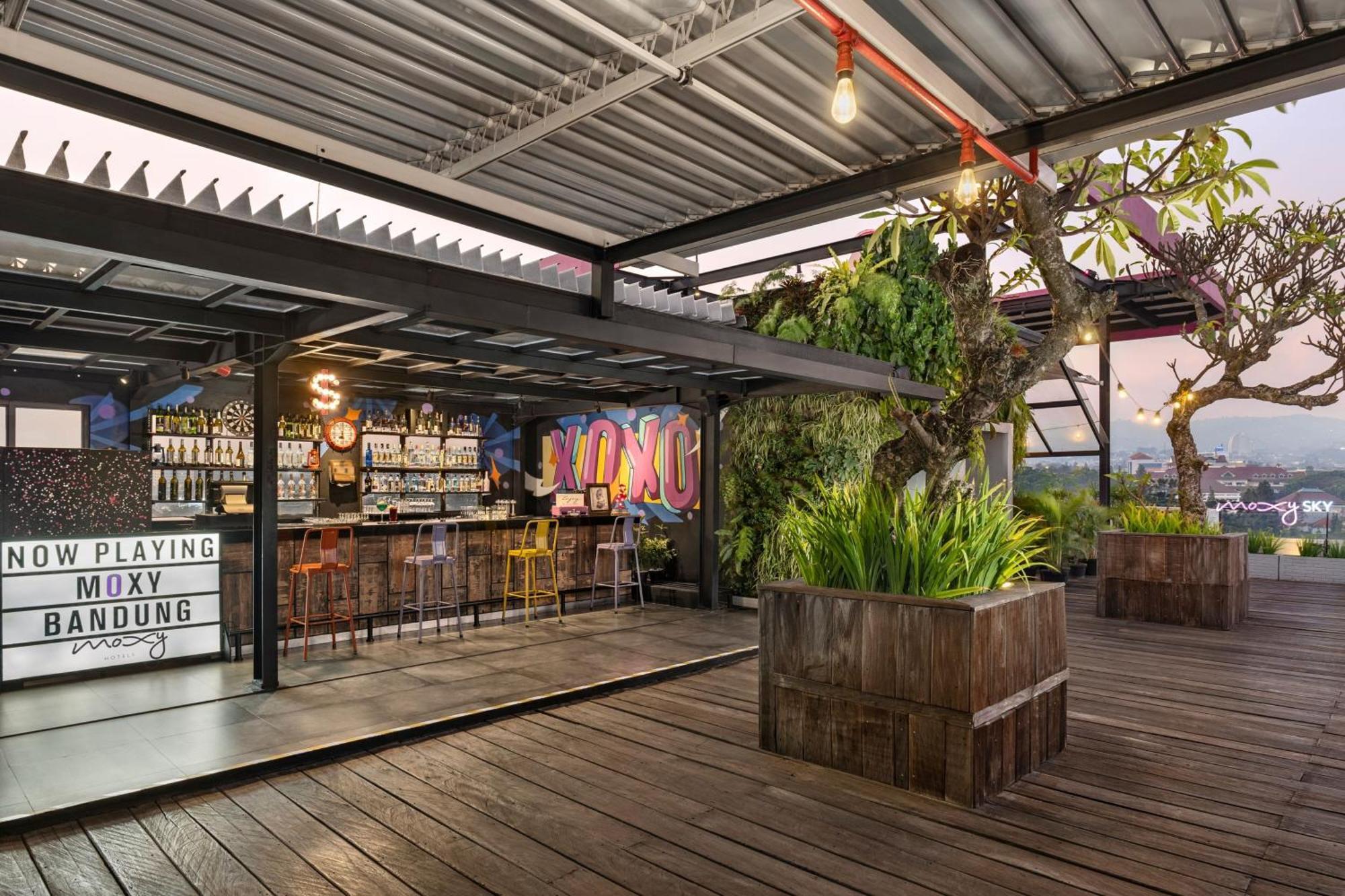 Moxy Bandung Hotell Exteriör bild