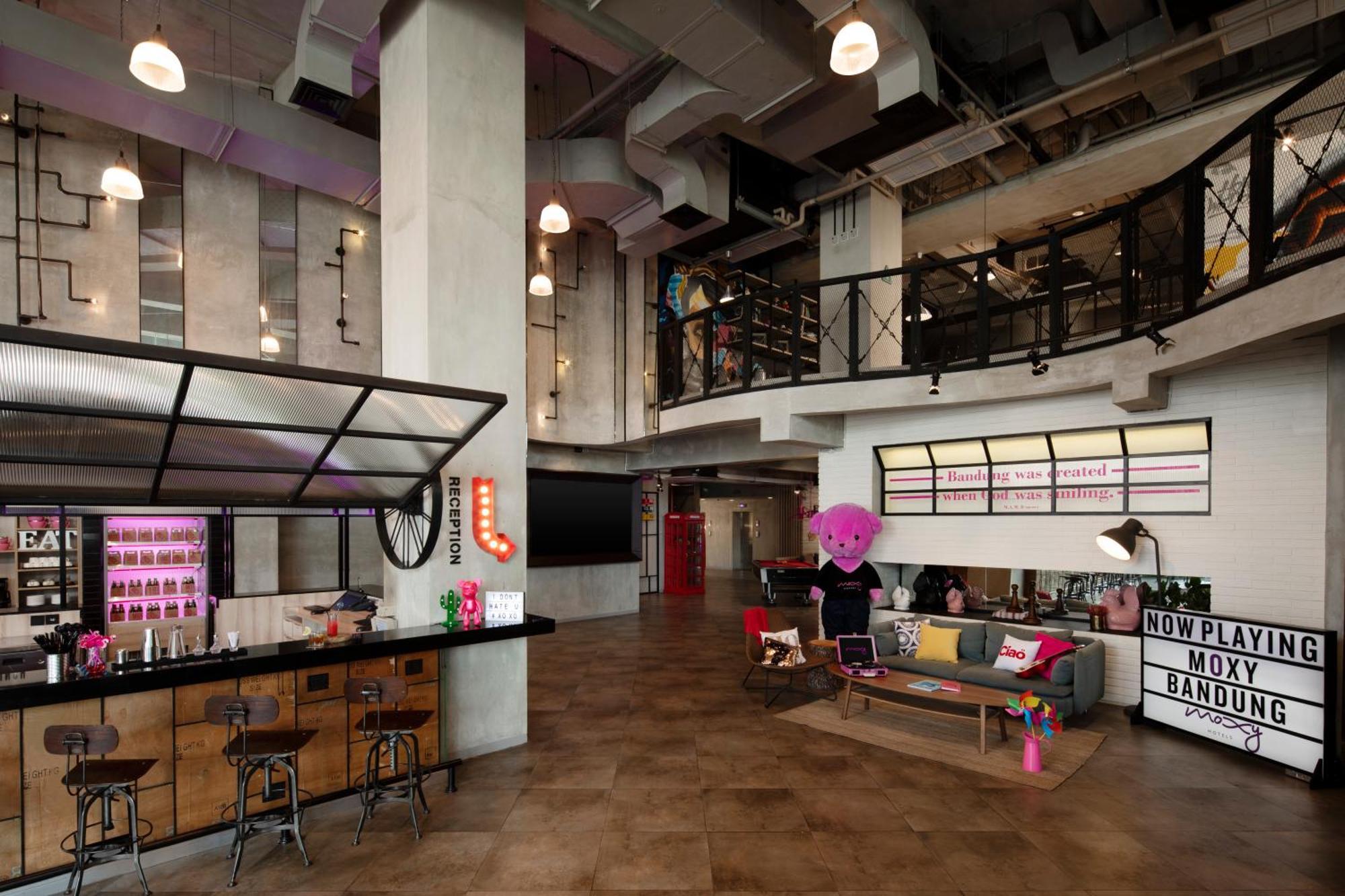 Moxy Bandung Hotell Exteriör bild