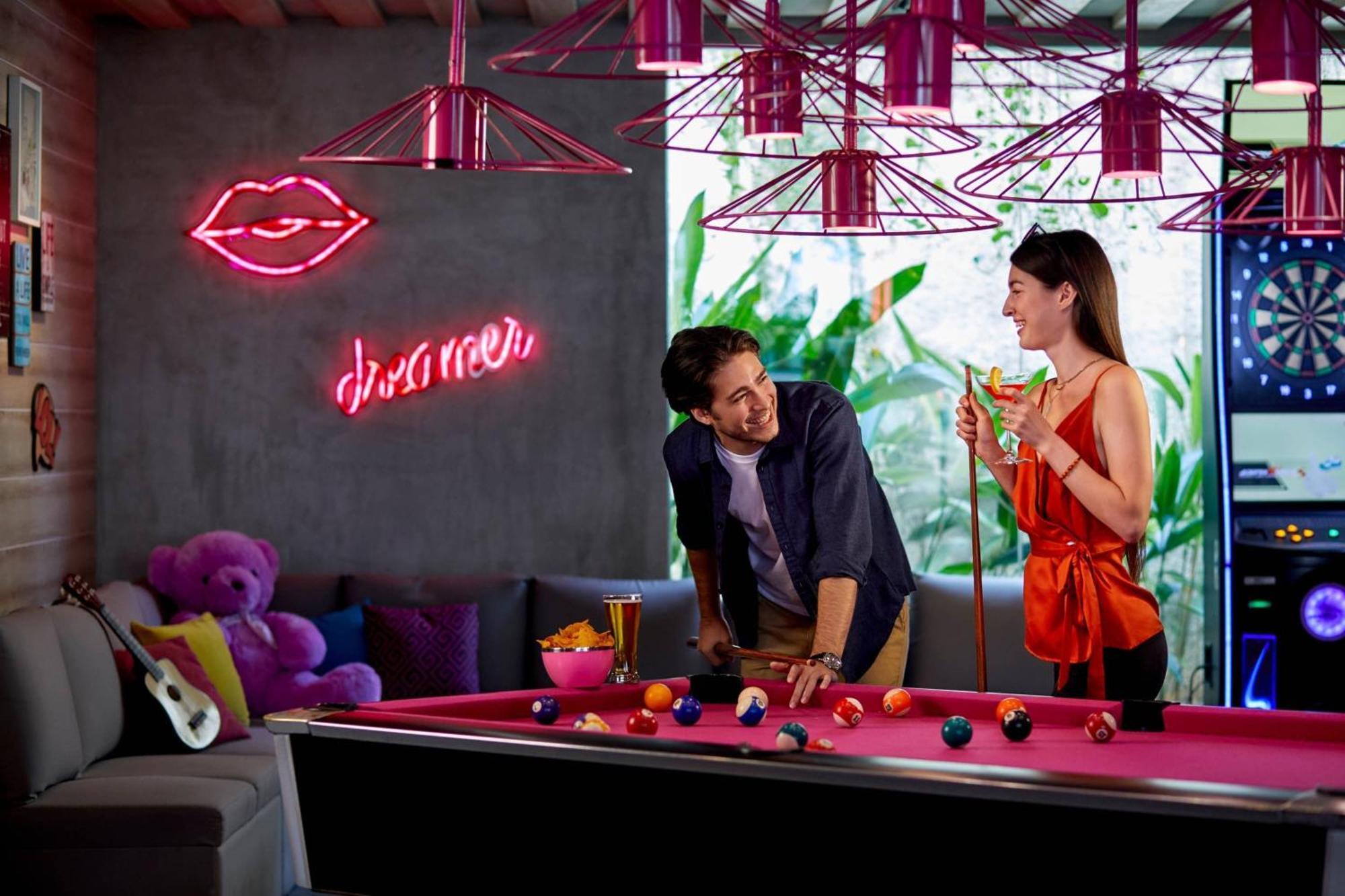 Moxy Bandung Hotell Exteriör bild