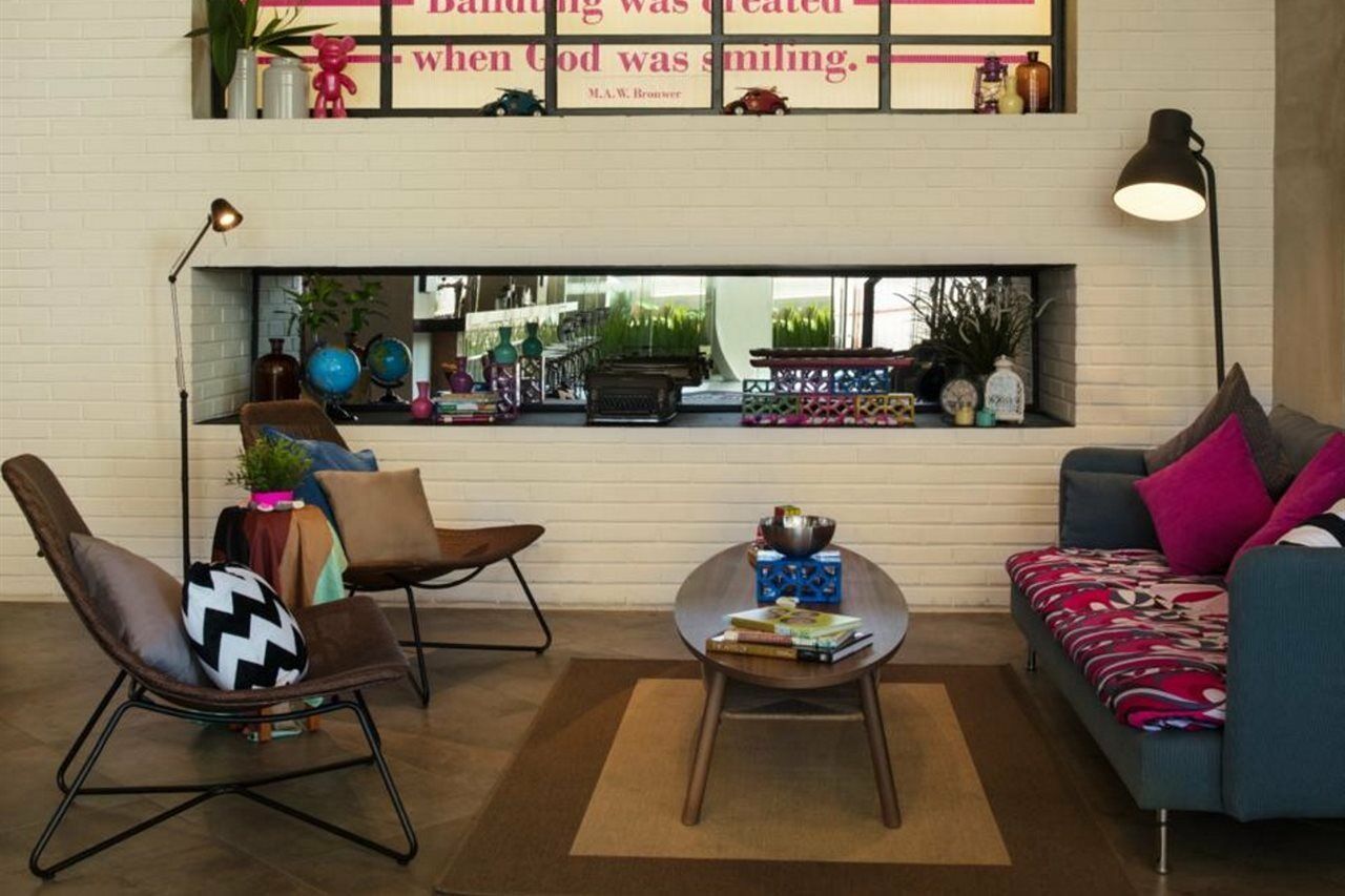 Moxy Bandung Hotell Exteriör bild